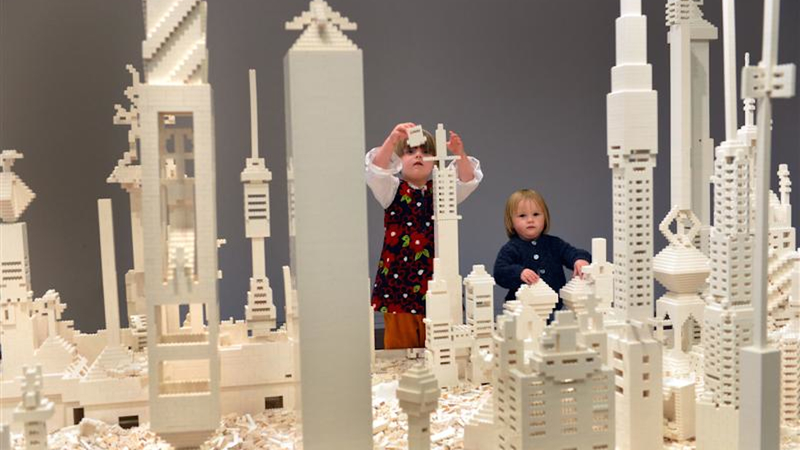 Illustration for article titled These people are building a massive 150,000-brick Lego cityscape